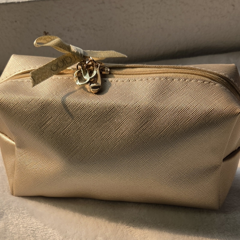 JIMMY CHOO PARFUMS TOILETRY GOLD MAKEUP POUCH CARRYING CASE NWOT